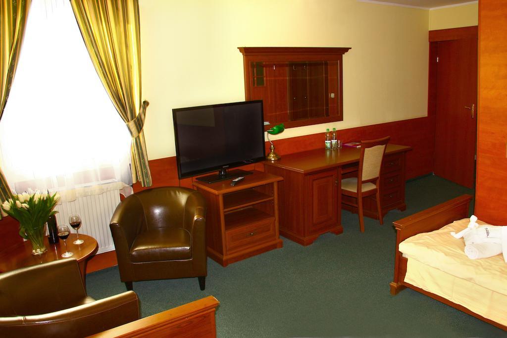 Hotelik & Restauracja Amber Raszyn Oda fotoğraf